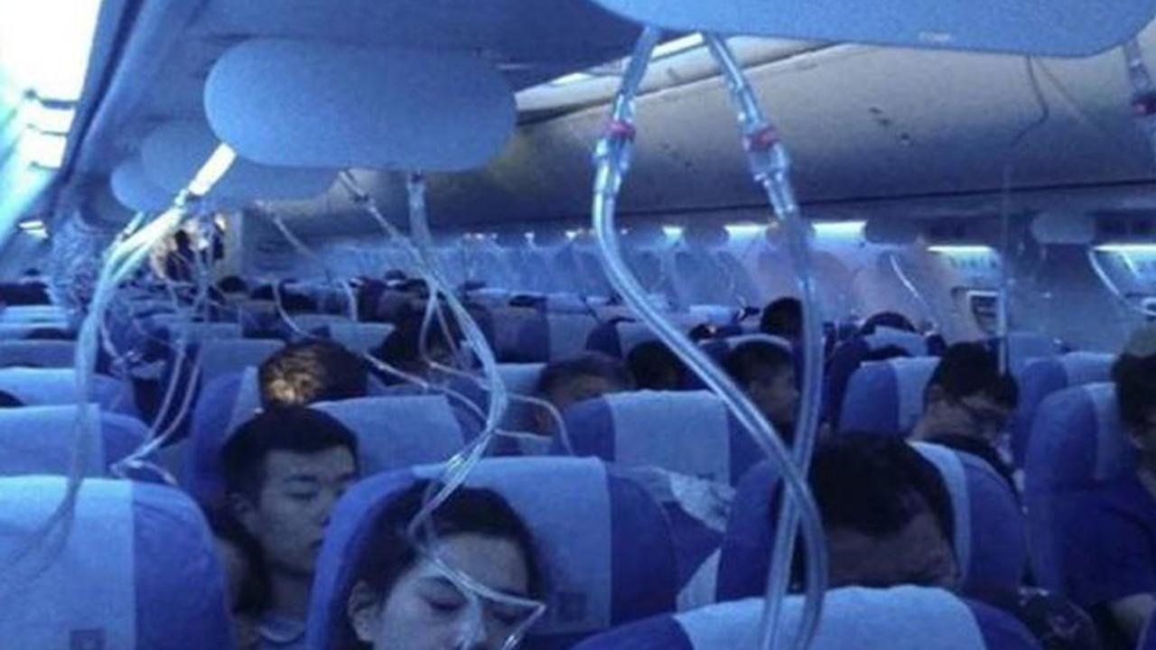 Sigara içen pilot uçakta paniğe neden oldu