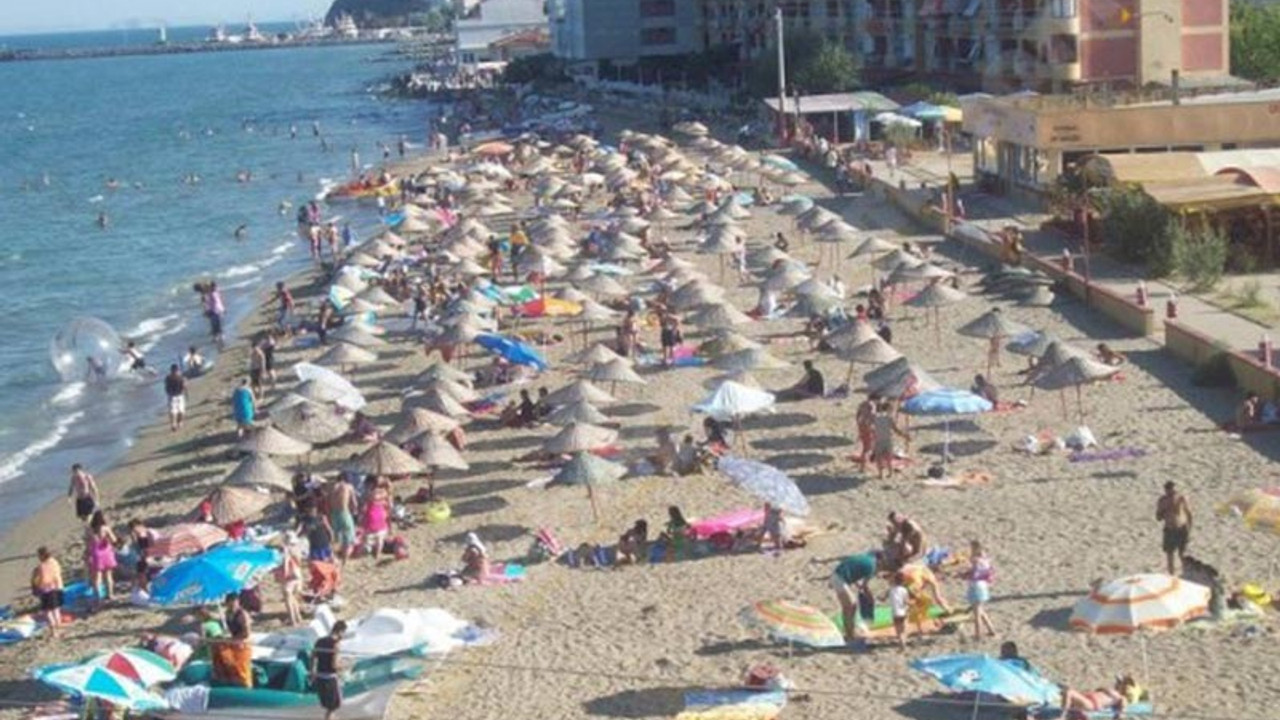 2 bin 500 kişinin yaşadığı adada 120 bin kişi tatil yapıyor