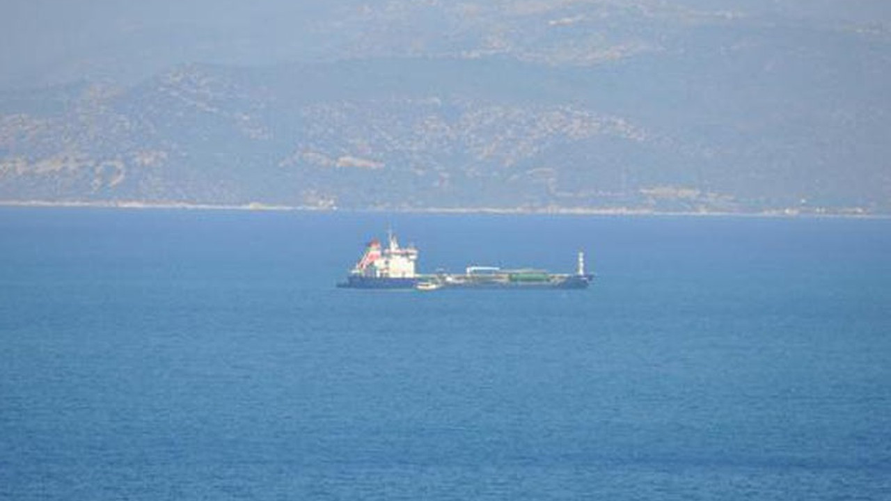 Ege Denizi'nde su alan tankerden yardım çağrısı