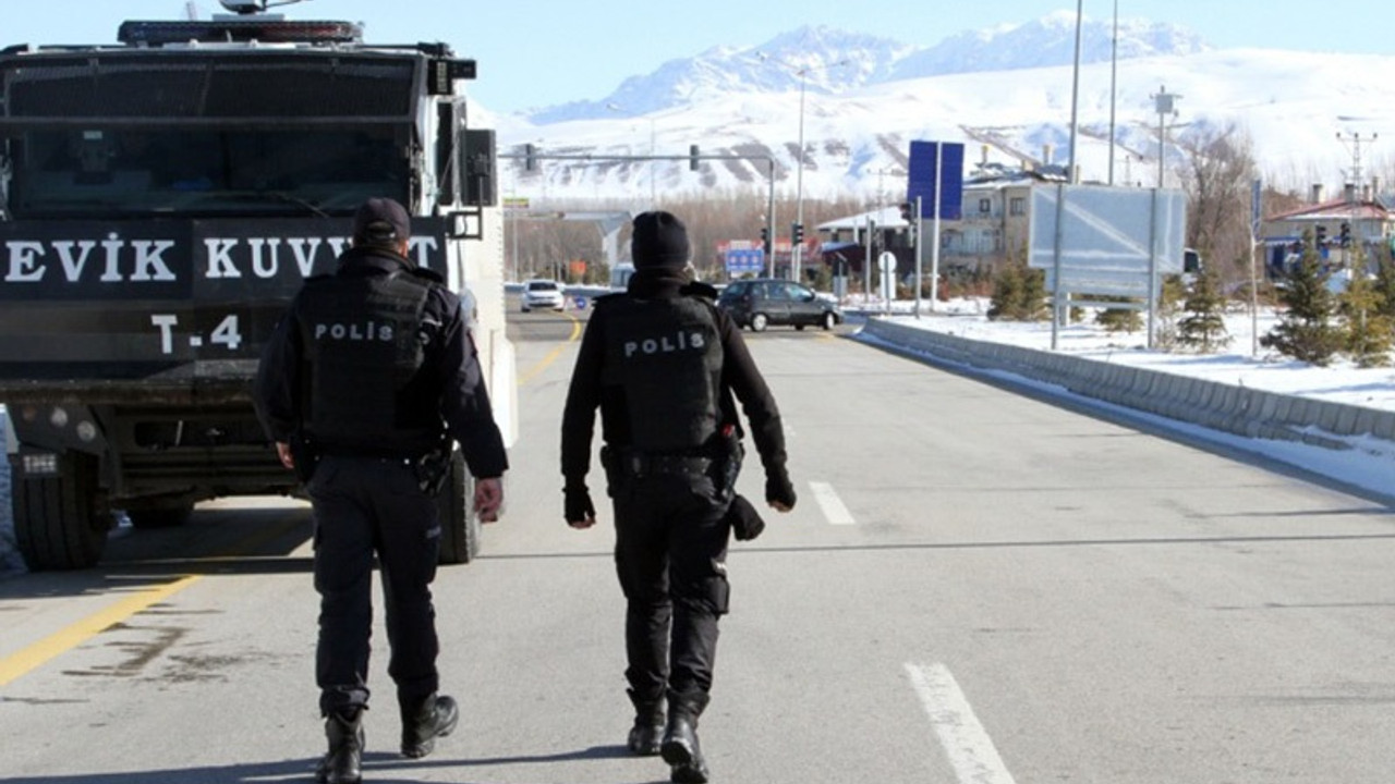 Van'da çatışma: 2 ölü, 3 polis yaralı