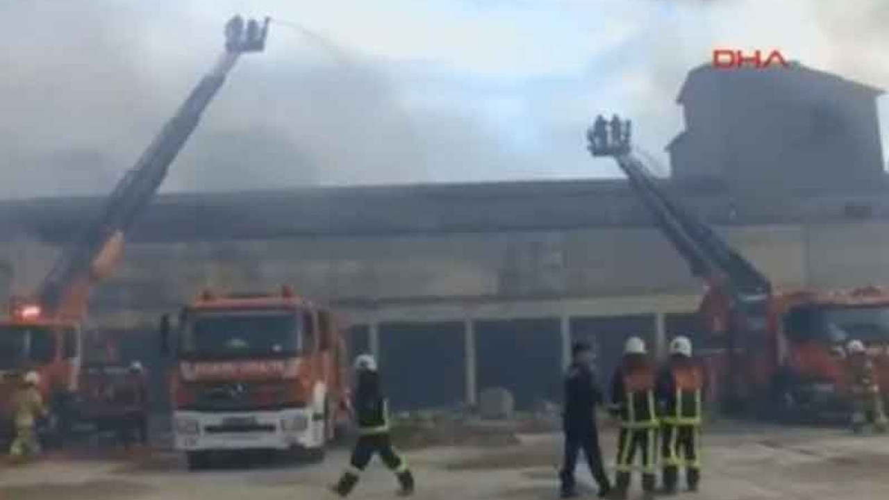 Zeytinburnu’nda boş fabrikada yangın çıktı