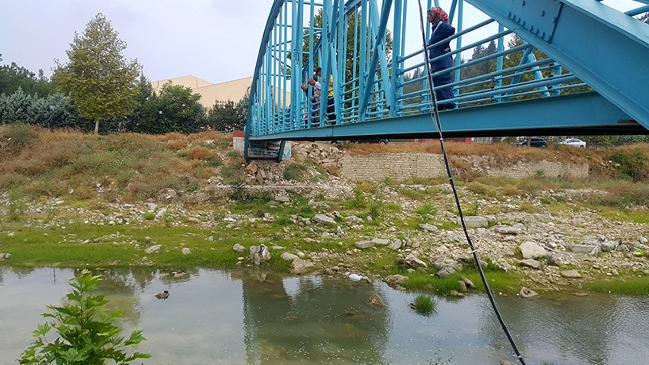 Deprem sonrası çamur kaynamaya başladı