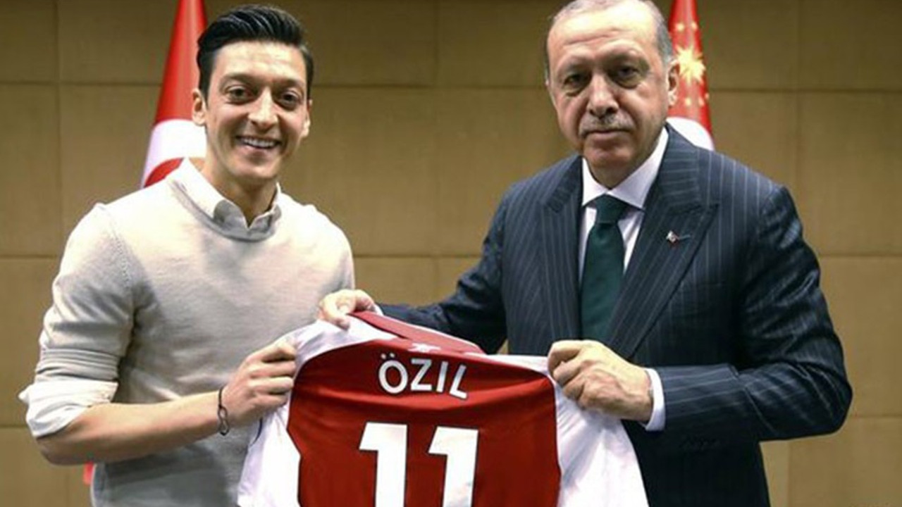 Özil: Ne olursa olsun yine aynı fotoğrafı çektirirdim