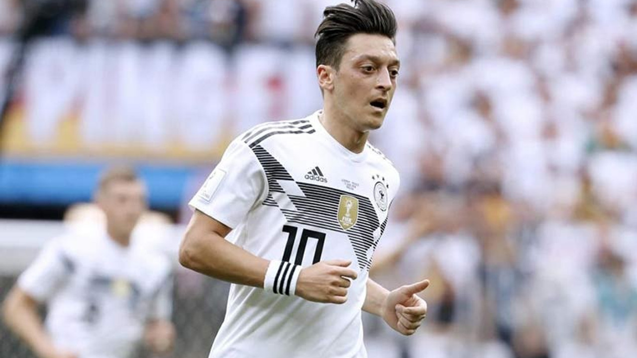 'Mesut Özil İngiltere'de yaşayan bir multimilyoner'