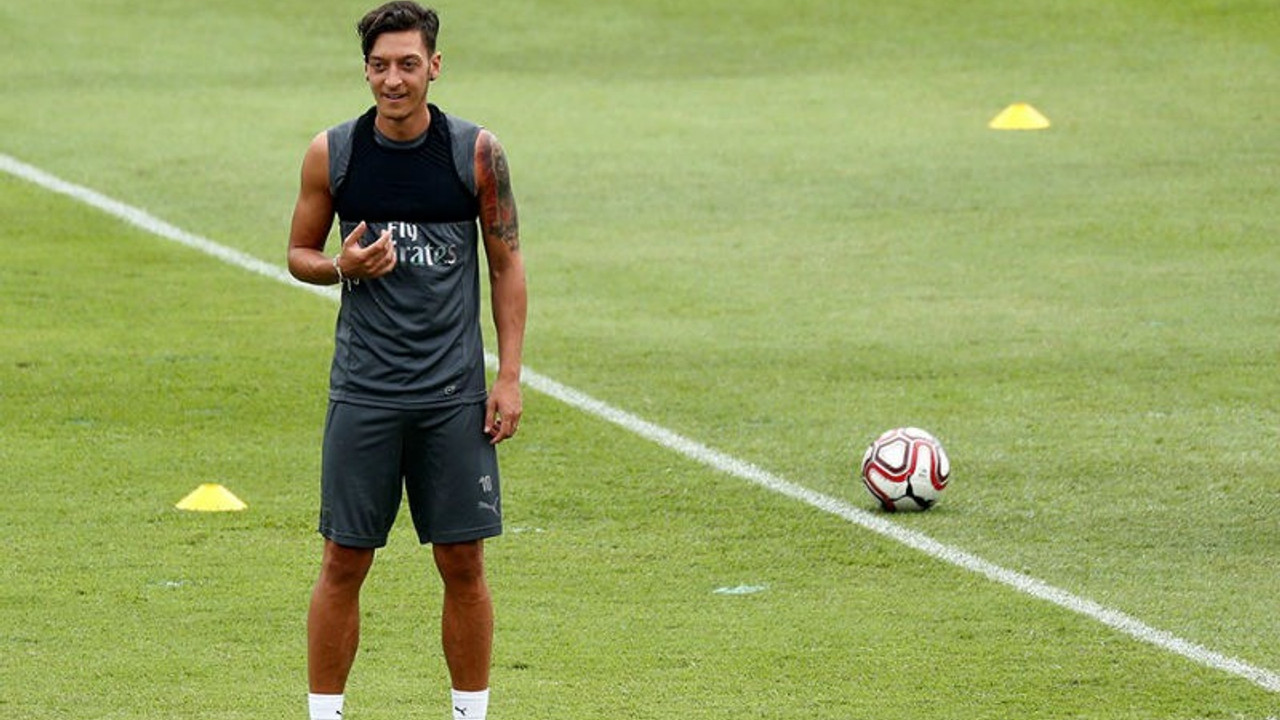 'Özil'in bırakmasının sorumlusu İçişleri Bakanı'