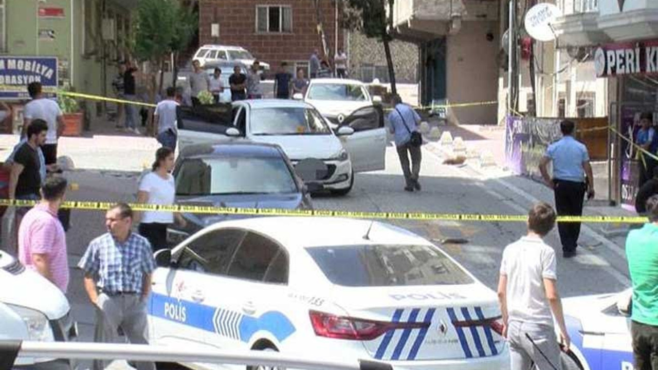 Esenyurt’ta polis ekibine ateş açıldı