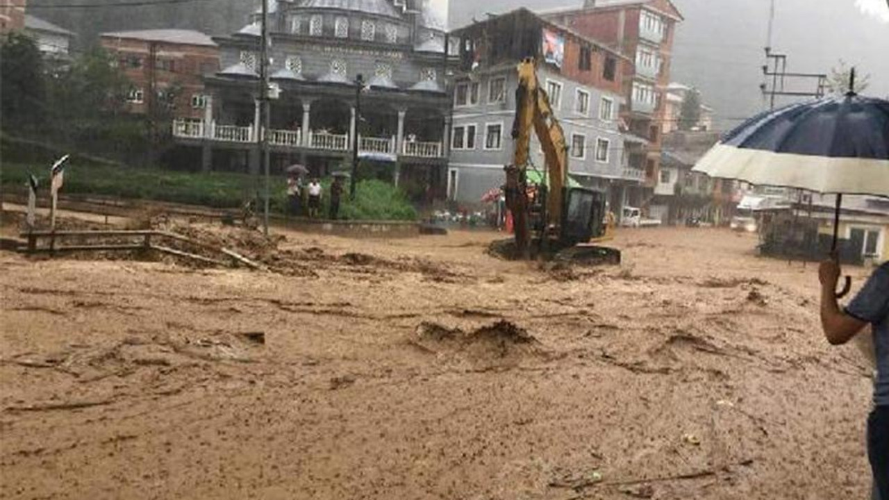 Sağanak sele döndü, Başkan 'Allah'ım yardım et' dedi