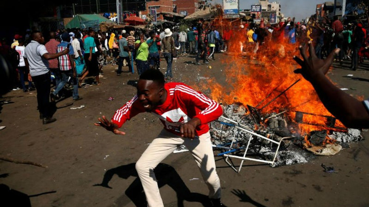 Zimbabve'de Mnangagwa kazandı, sokaklar karıştı: 6 ölü