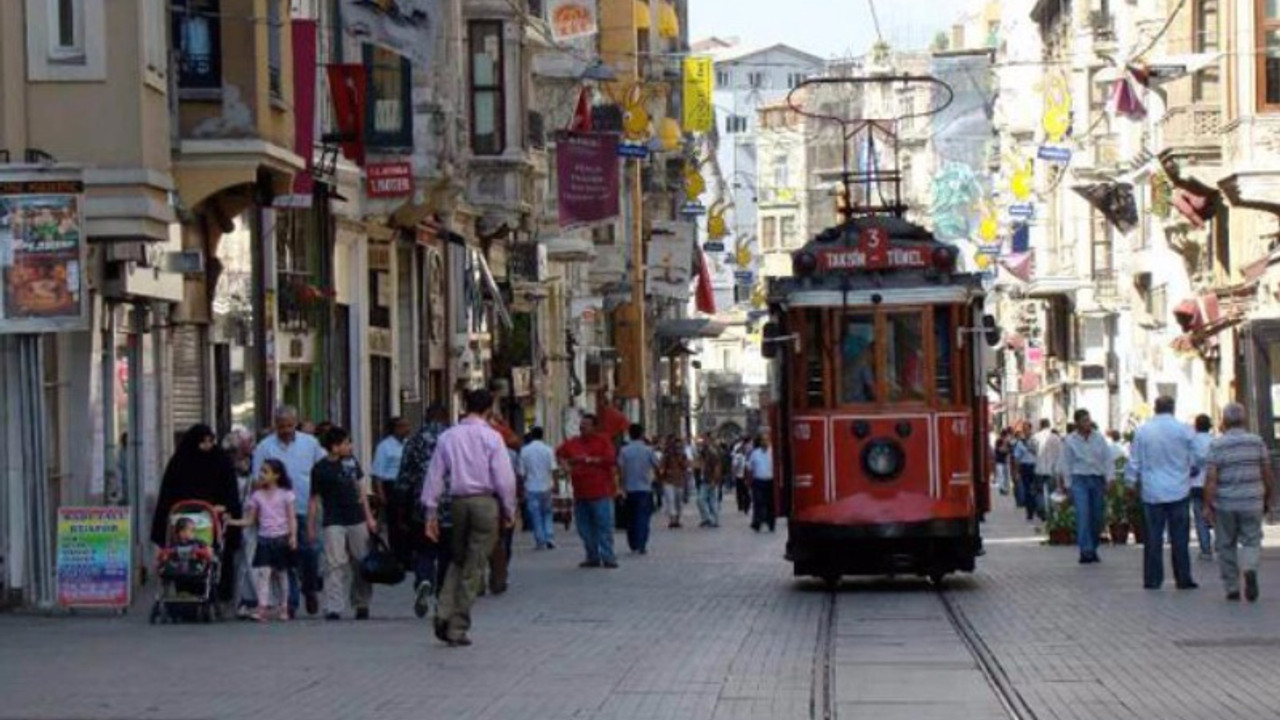 Taksim trafiğe açıldı