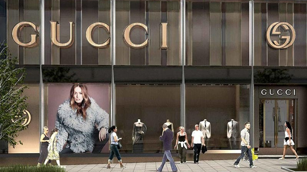 Serdar Bilgili, Gucci’nin binasından yer aldı