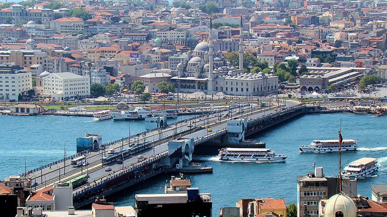 Atatürk ve Galata köprüleri trafiğe kapatılacak