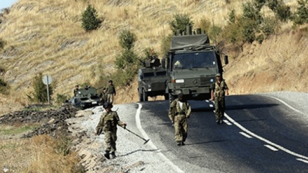 Vali: 3 asker dost ateşi sonucu hayatını kaybetti