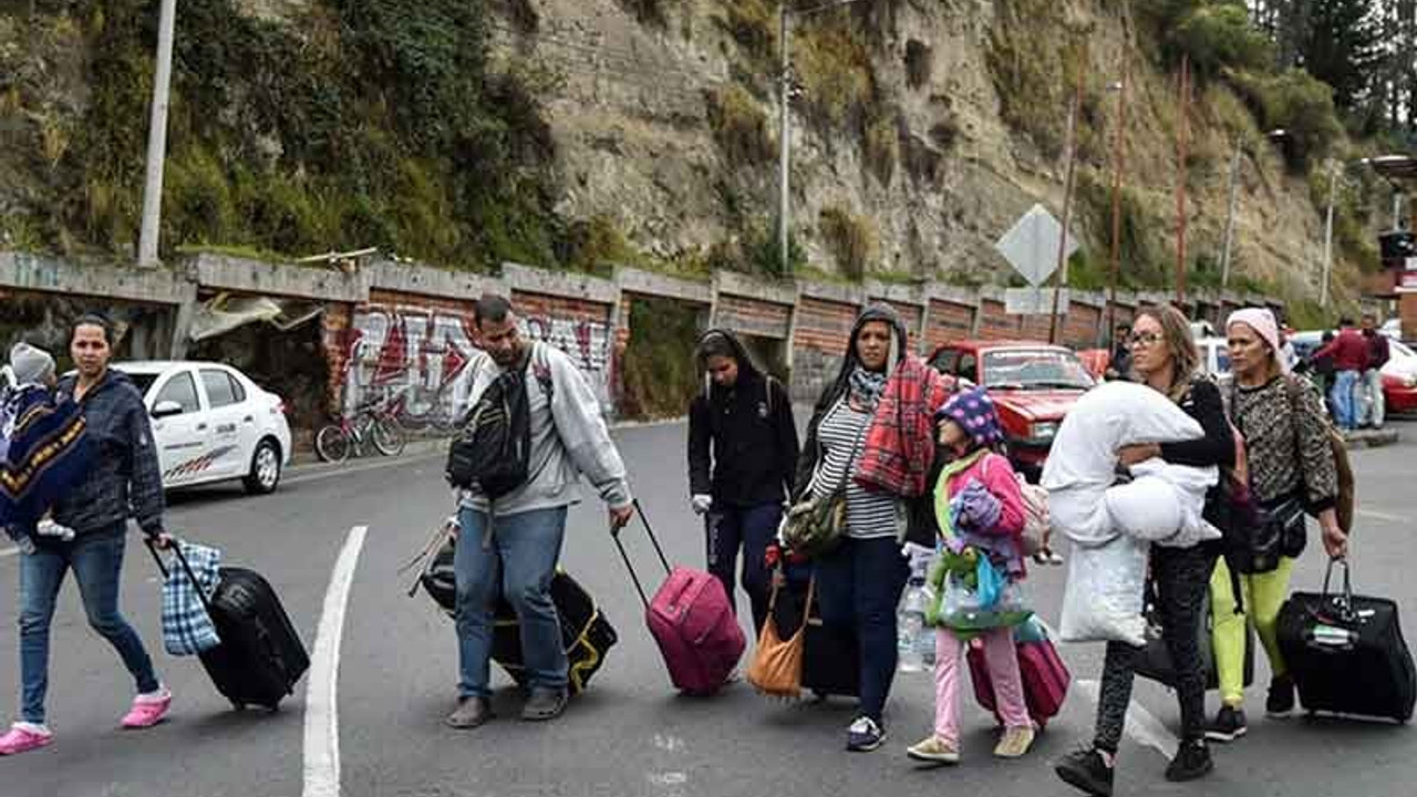 Venezuela'da kriz yüzünden halkın yüzde 7'si ülkeyi terk etti