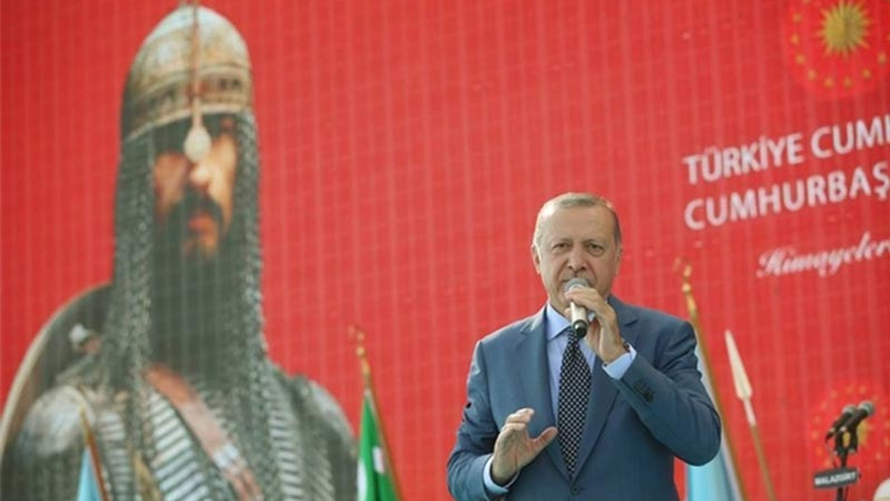 Erdoğan'a köşk tepkisi: Halkın aklıyla dalga geçiyor