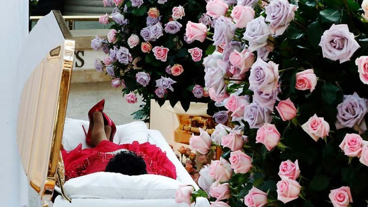 Aretha Franklin'e kırmızılar içinde veda