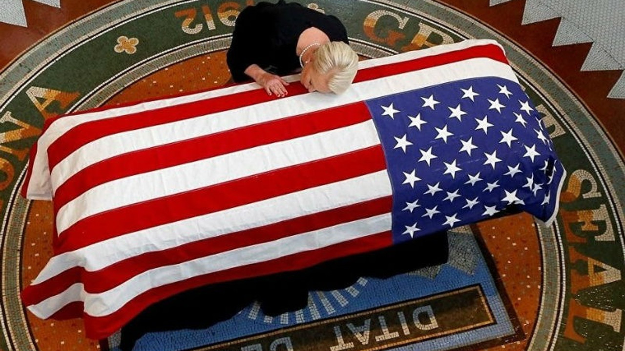 Trump, McCain'in cenazesine katılmıyor