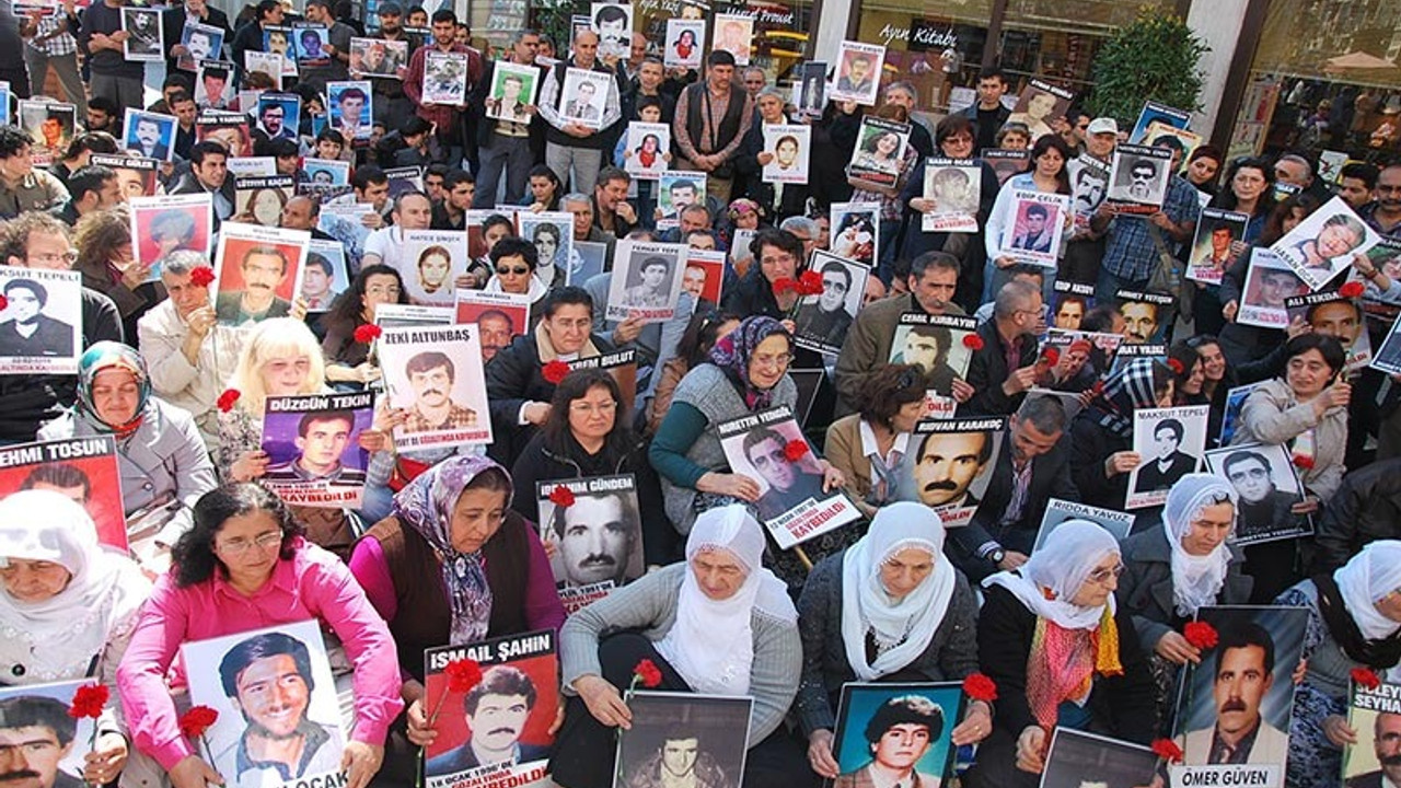 Cumartesi Anneleri'nden yasak ve şiddete karşı suç duyurusu