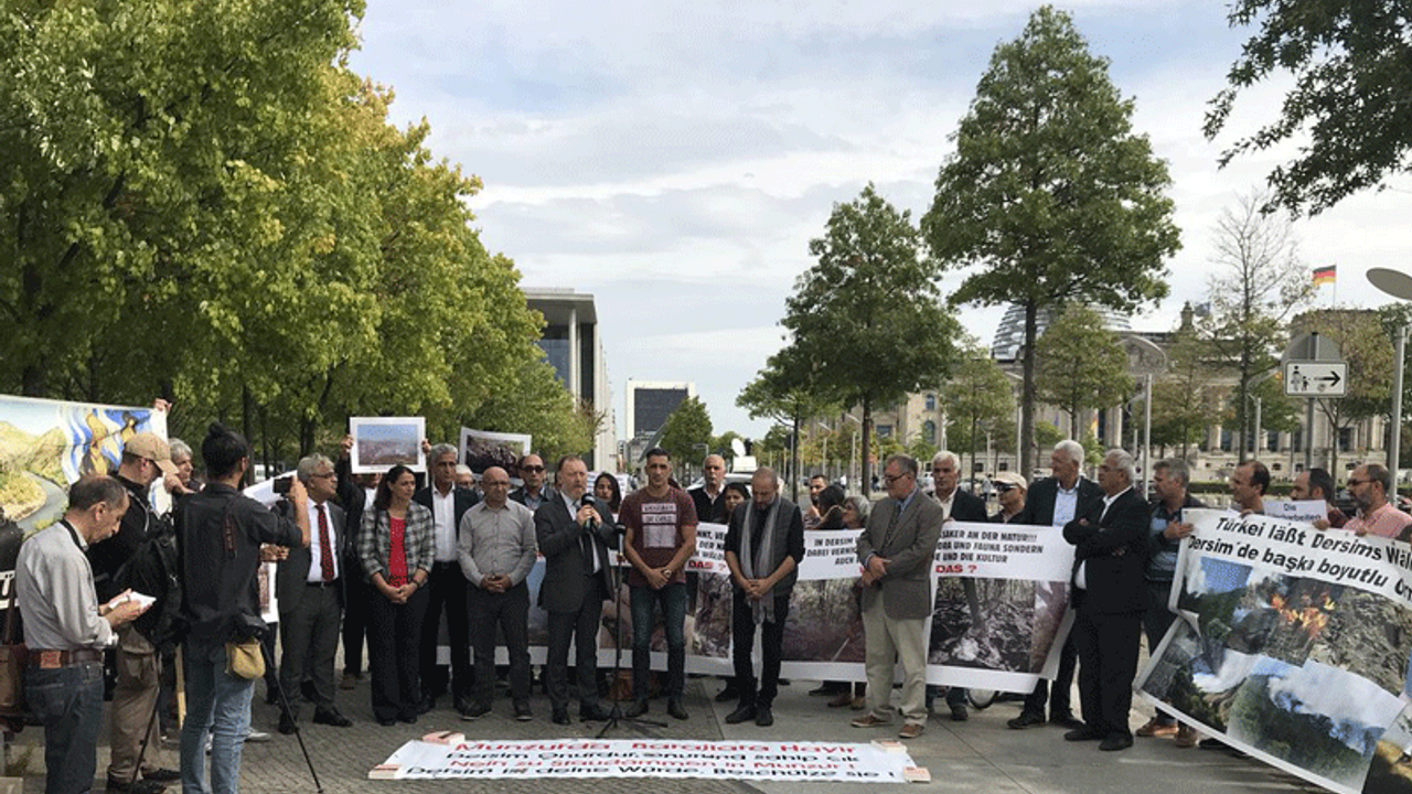 Almanya Parlamentosu önünde Dersim protestosu