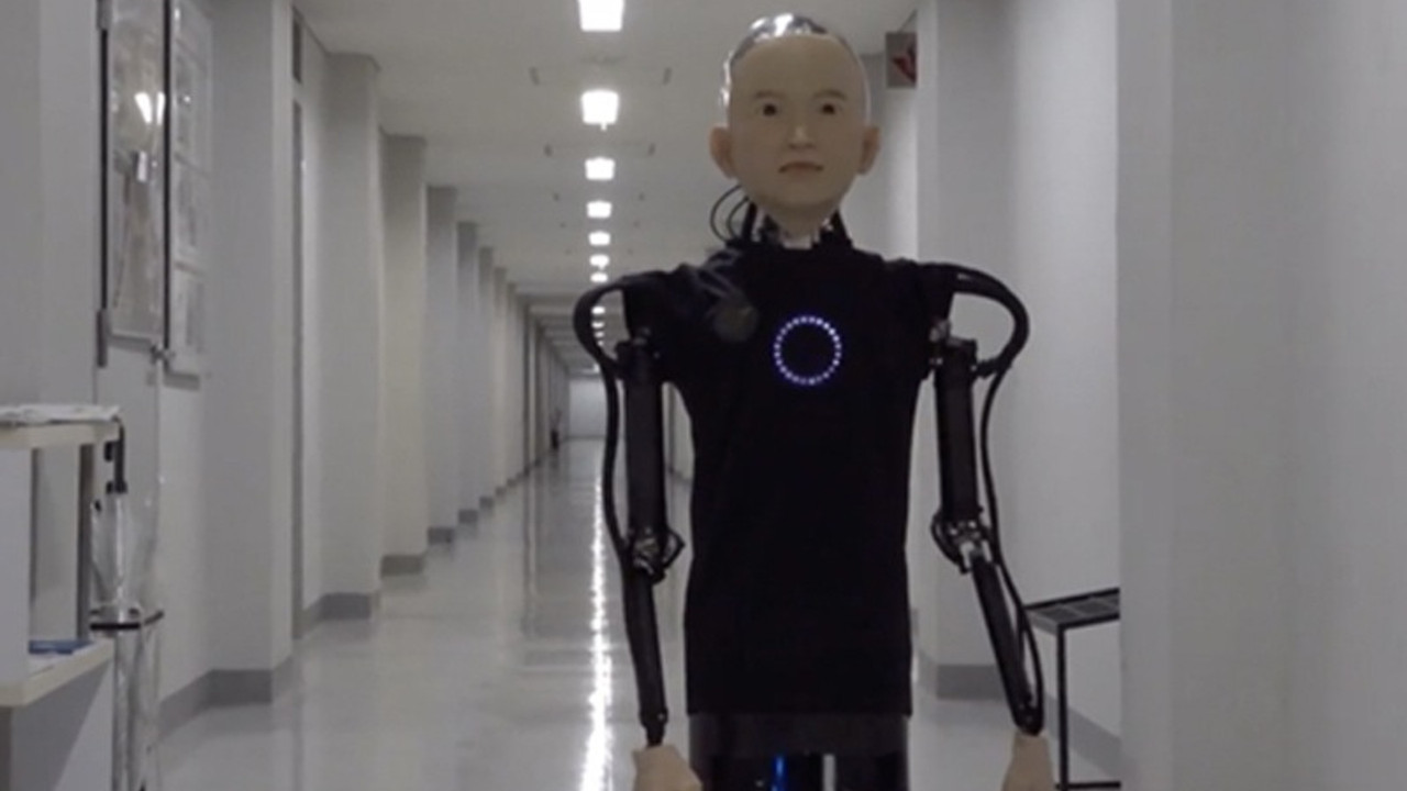 Küçük bir çocuk görünümüne sahip robot üretildi