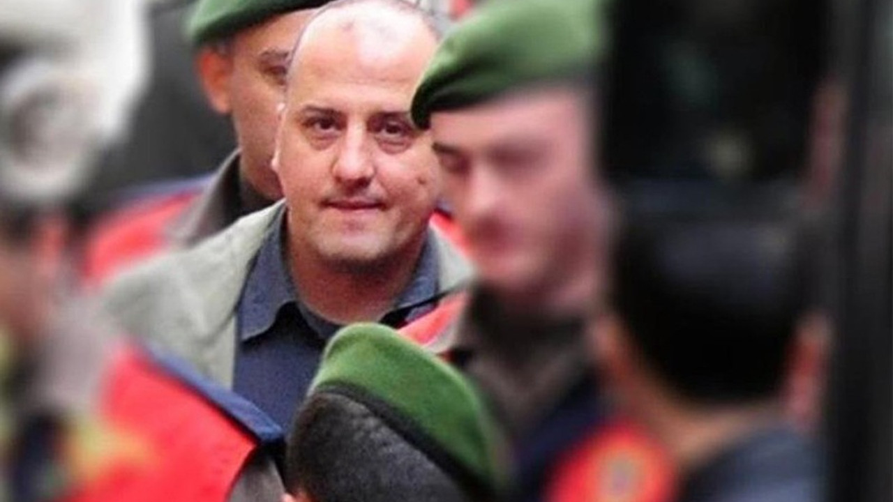 Ahmet Şık’ın yargılamasına durdurma kararı