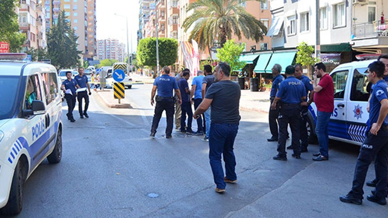 Polis, ucuz perde için tartıştığı kişiye ateş açtı