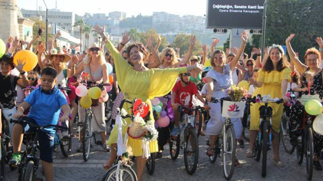 'Süslü Kadınlar', otomobilsiz bir dünya için pedal çevirdi