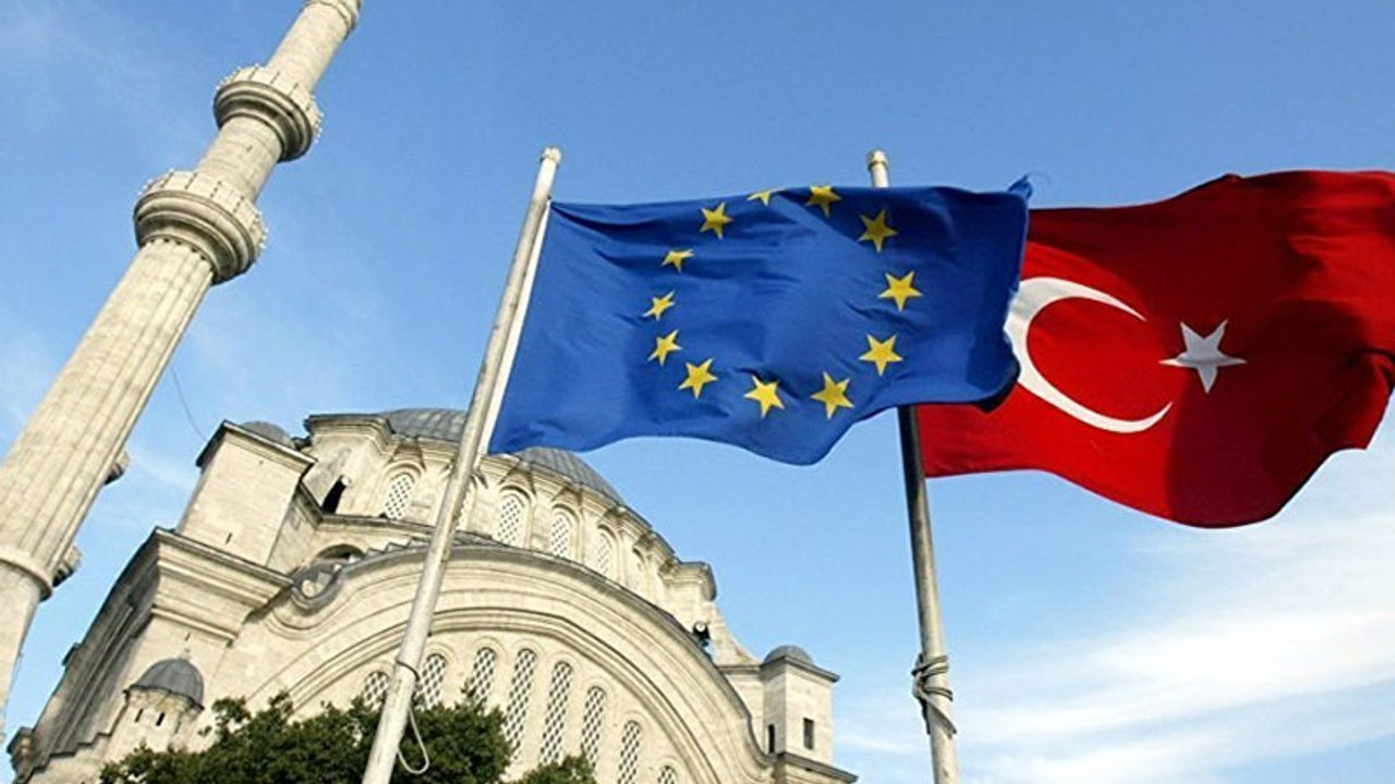 'Türkiye-AB ilişkilerinde eksen kaydı'