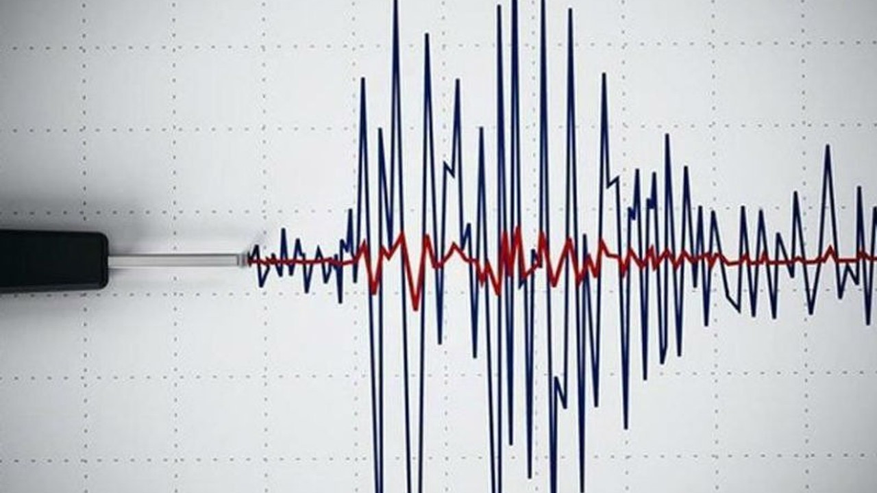 Endonezya'da 7.7'lik deprem