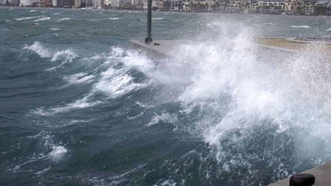 Kuşadası'nda teknelerin denize çıkması yasaklandı