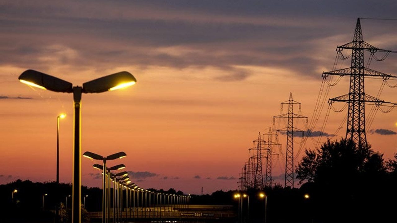 Elektriğe zam yurttaşı yaktı, şirketleri kurtardı