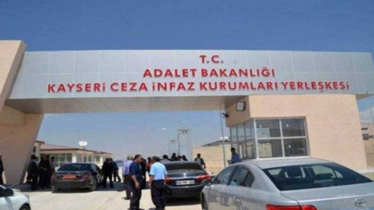 'Gardiyanlar koğuşlara milliyetçi marşlar ile giriyor'