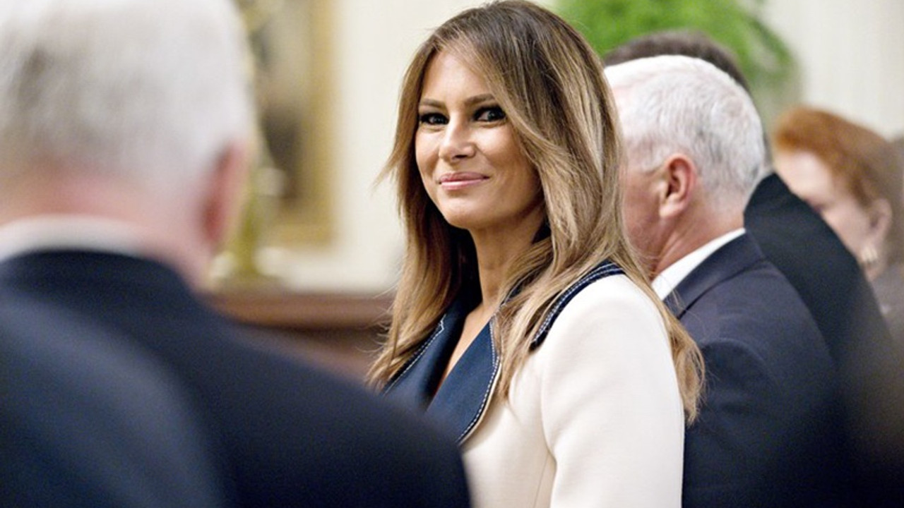 Melania Trump'ın uçağı zorunlu iniş yaptı