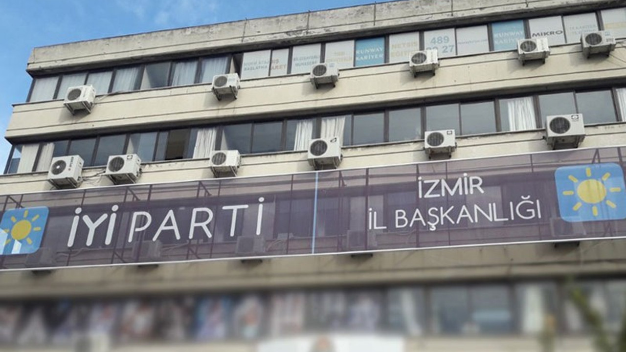 İzmir'de İYİ Parti yöneticileri toplu istifa etti