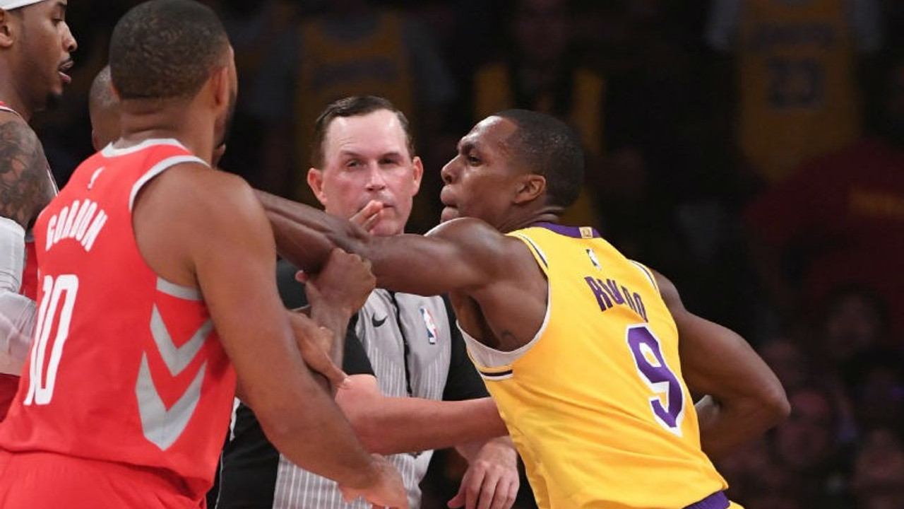 Lakers Rockets maçında ortalık karıştı