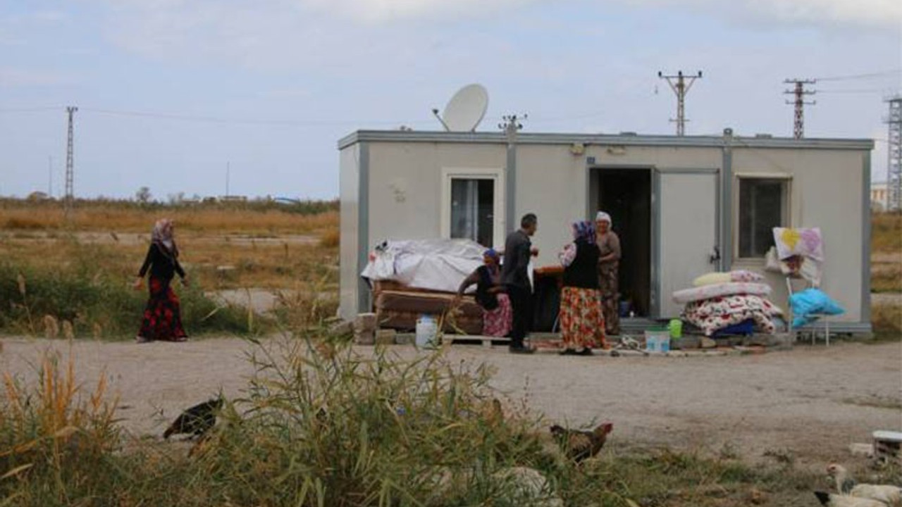 Depremin üzerinden 7 yıl geçti, hâlâ konteynerde yaşıyorlar