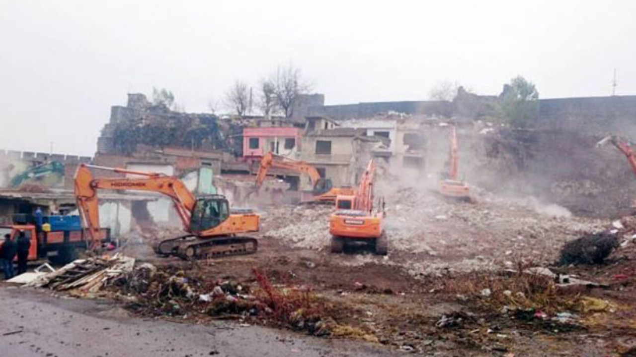 Sur'da iki mahalle için yıkım kararı