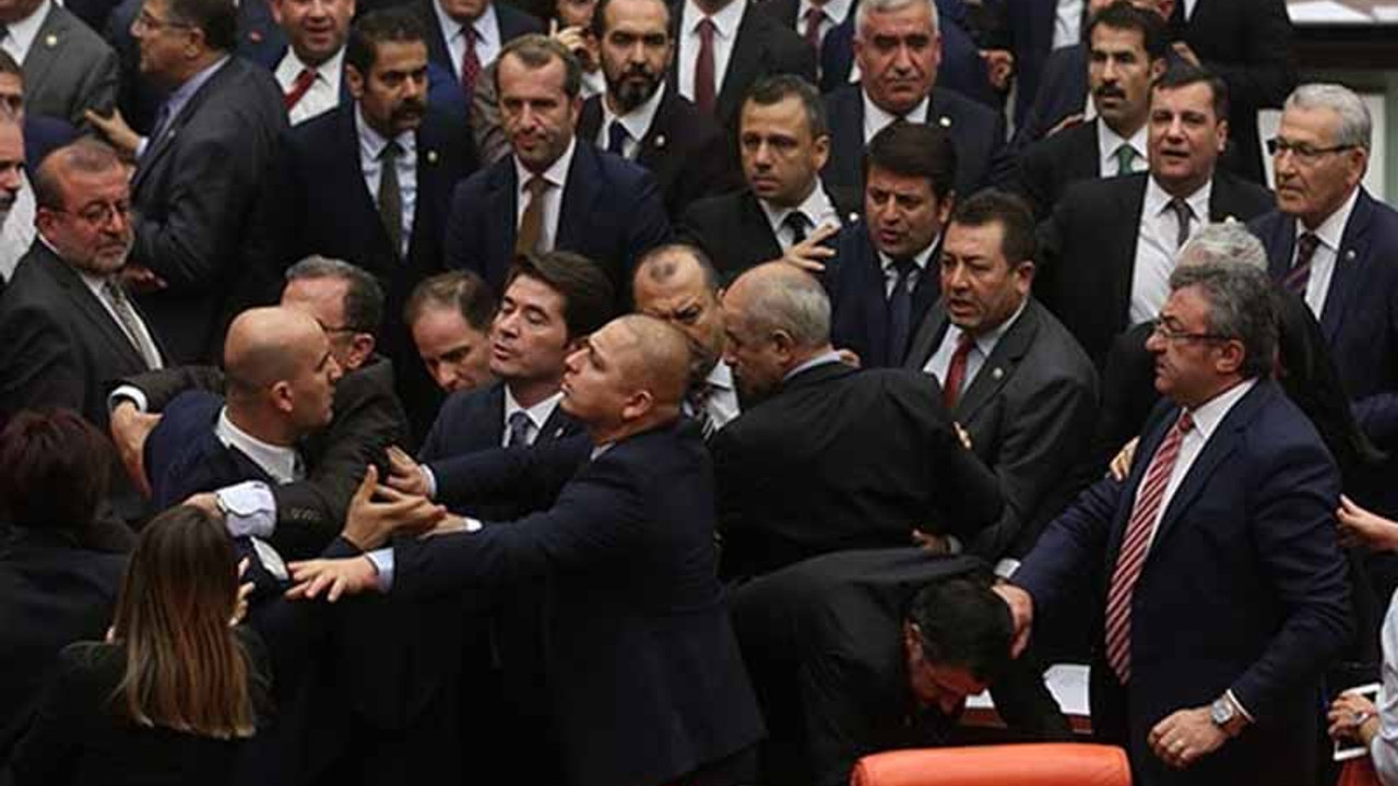 CHP ile MHP arasında arbede