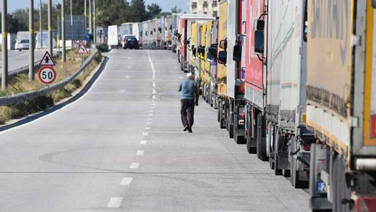 Kapıkule'deki TIR kuyruğu 10 kilometreyi buldu