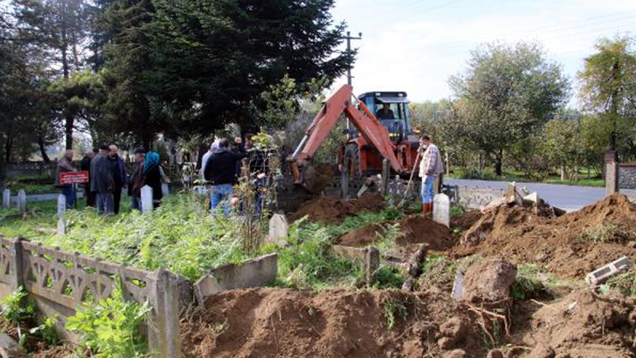 Belediye mezarları yakınlarından habersiz taşıdı iddiası