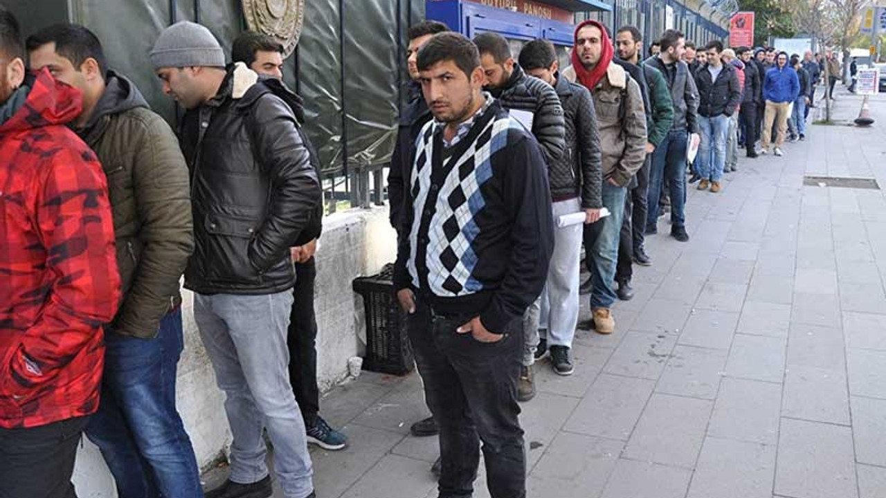 Bir kilometrelik bedelli askerlik kuyruğu