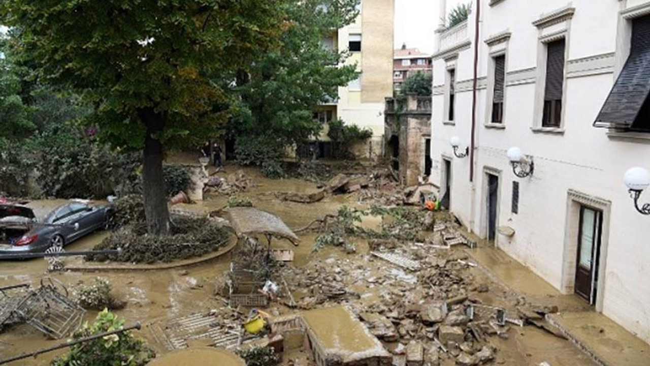 Sicilya'da aşırı yağış ve sel yüzünden 12 kişi hayatını kaybetti