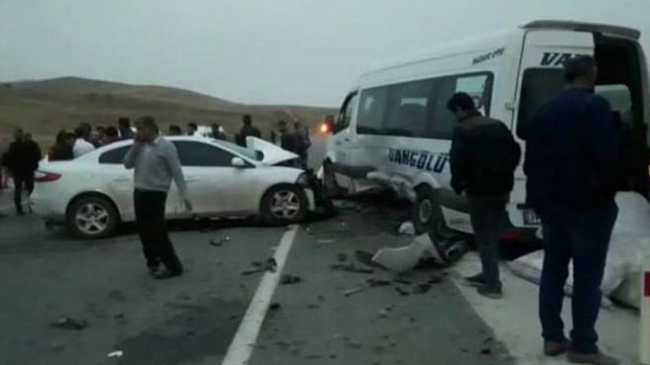 Van'da kaza: 1 ölü, 18 yaralı