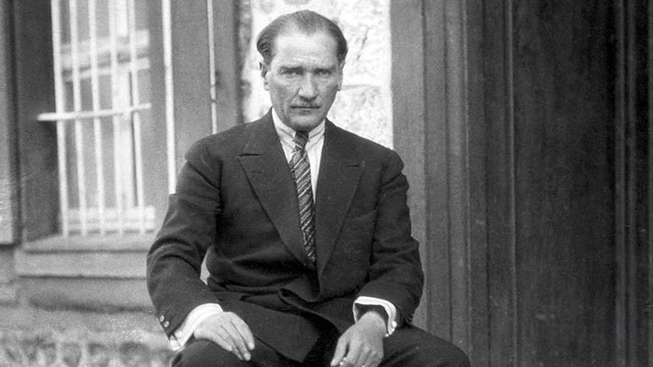 Atatürk 80. ölüm yıl dönümünde anılıyor