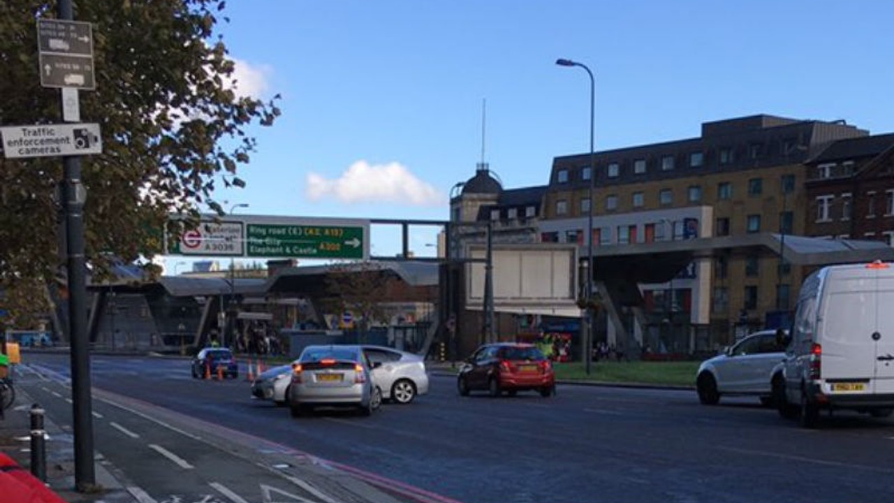 Londra'da terk edilmiş araç alarmı