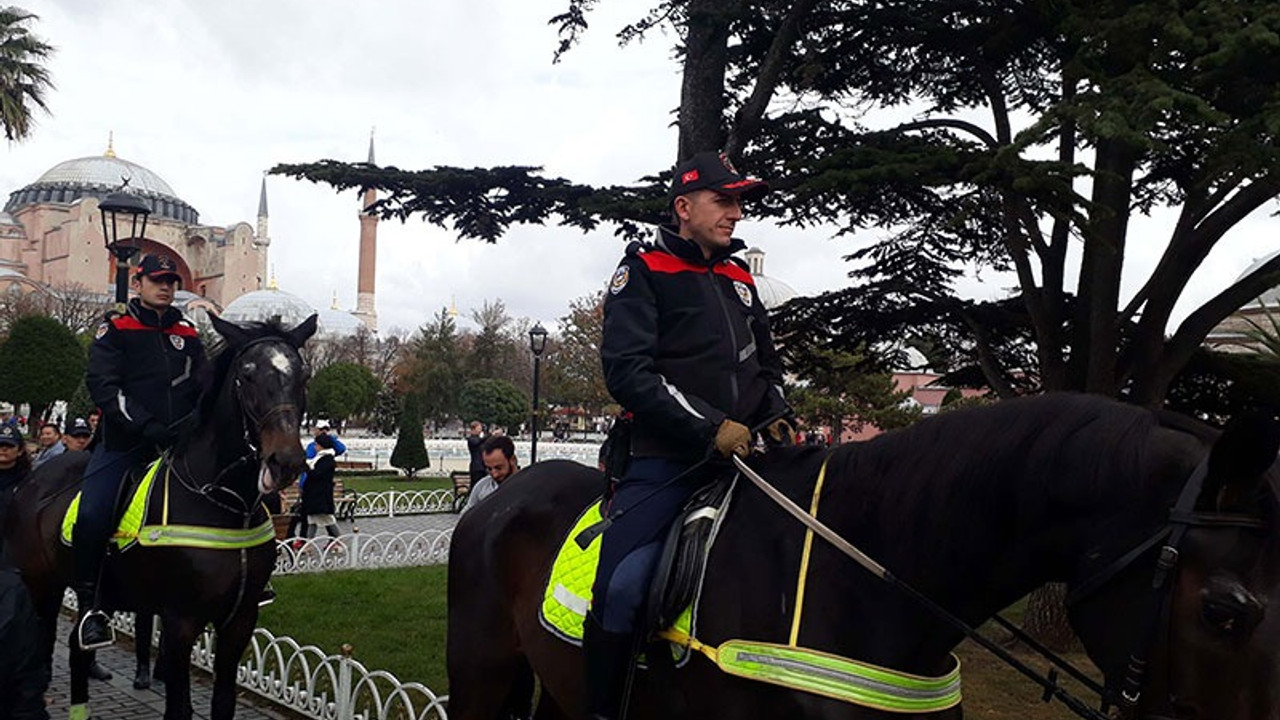 Atlı polisler Sultanahmet Meydanı'nda