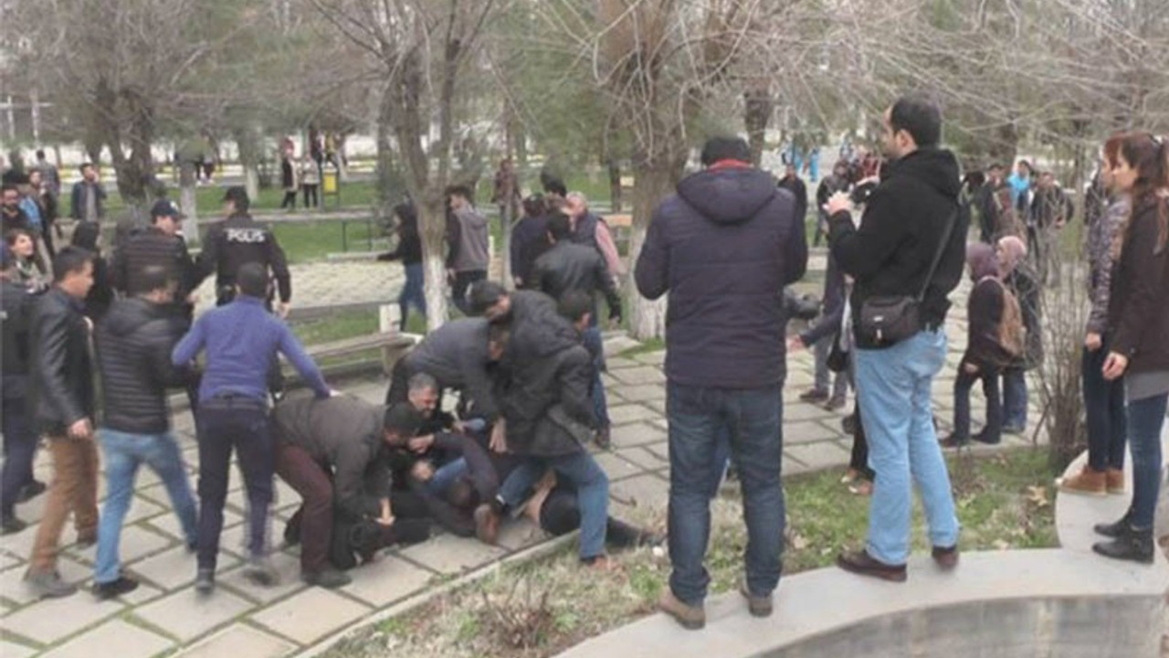 'Kürtçe ıslık' çaldıkları için yargılanan öğrencilerin davası ertelendi