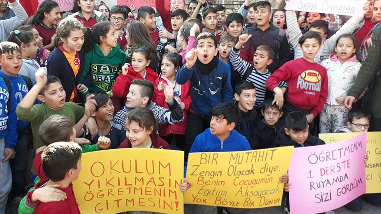 Okulları yıkılınca şantiyede ders görecekler
