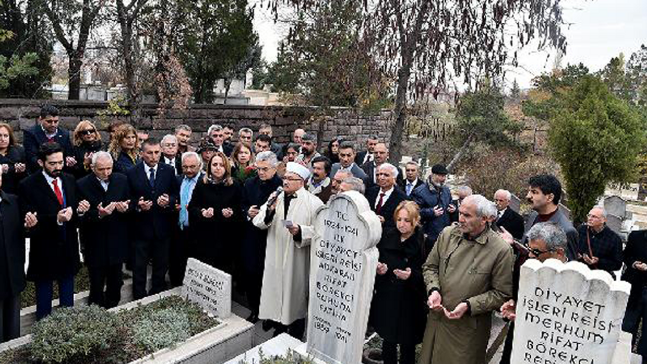 CHP'lilerden ilk Diyanet İşleri Başkanı'nın mezarına ziyaret