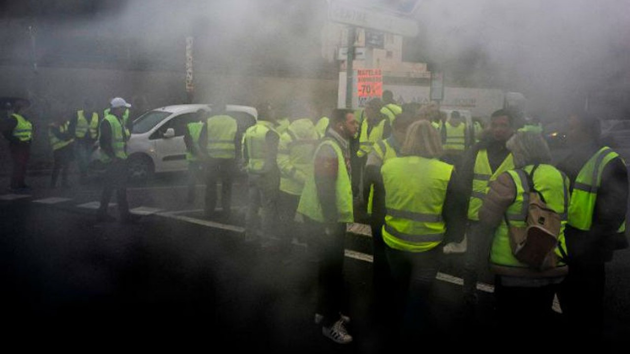 Sosyal medyada başladı: Fransa'da 'sarı yelekli' protesto