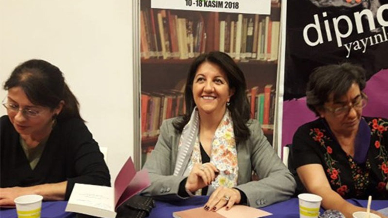 Buldan tutuklu HDP'lilerin kitaplarını imzaladı